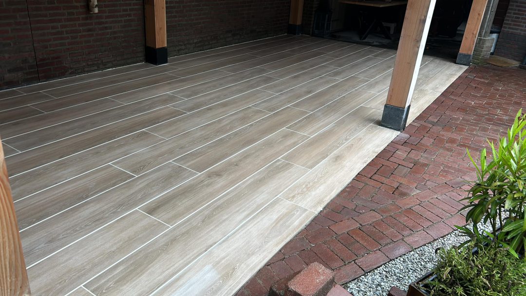 Project: Houtlook 30x180x2 cm onder overkapping